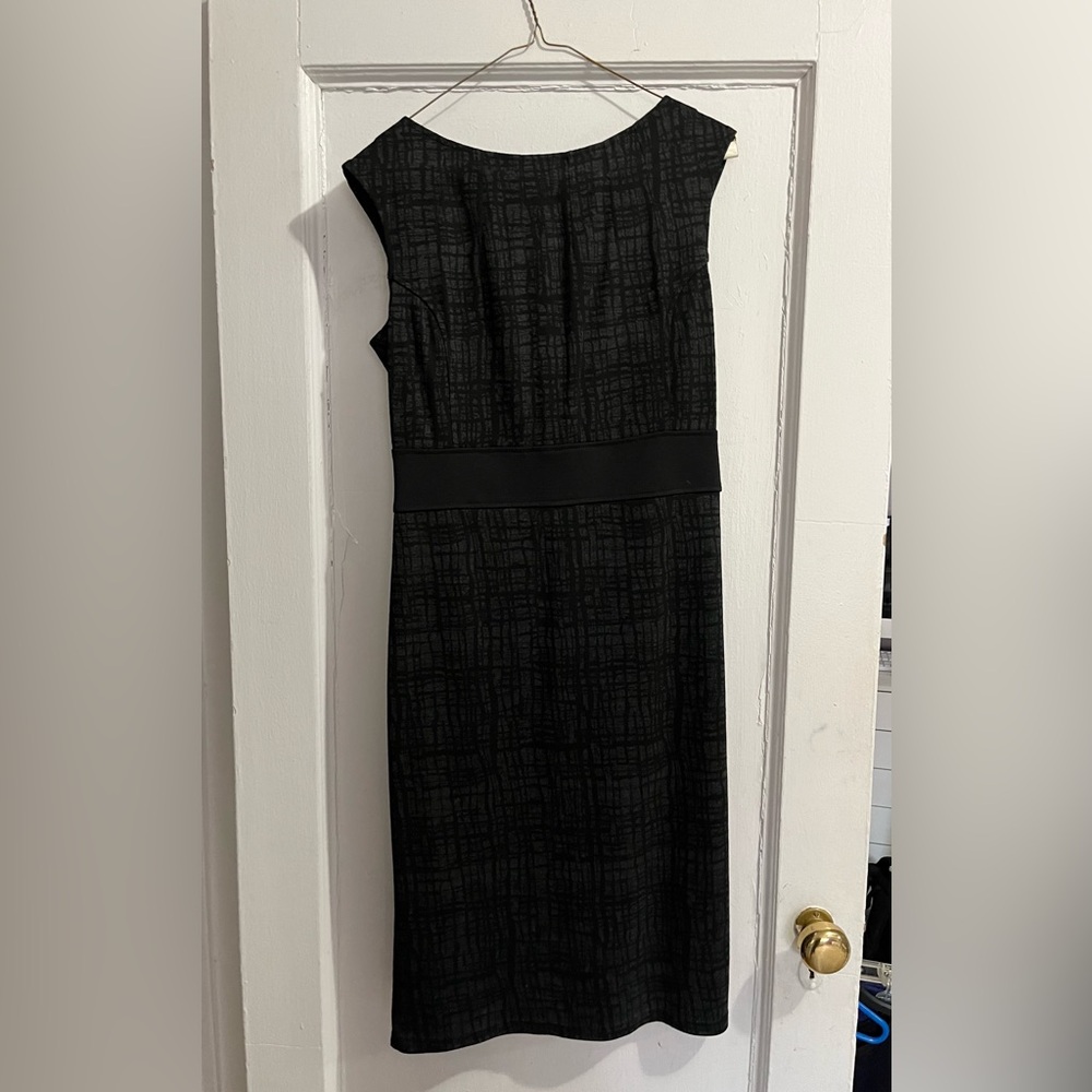 RENUAR Elegant Black Patterned Dress